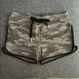 Savage Barbell Camo Women's Shorts